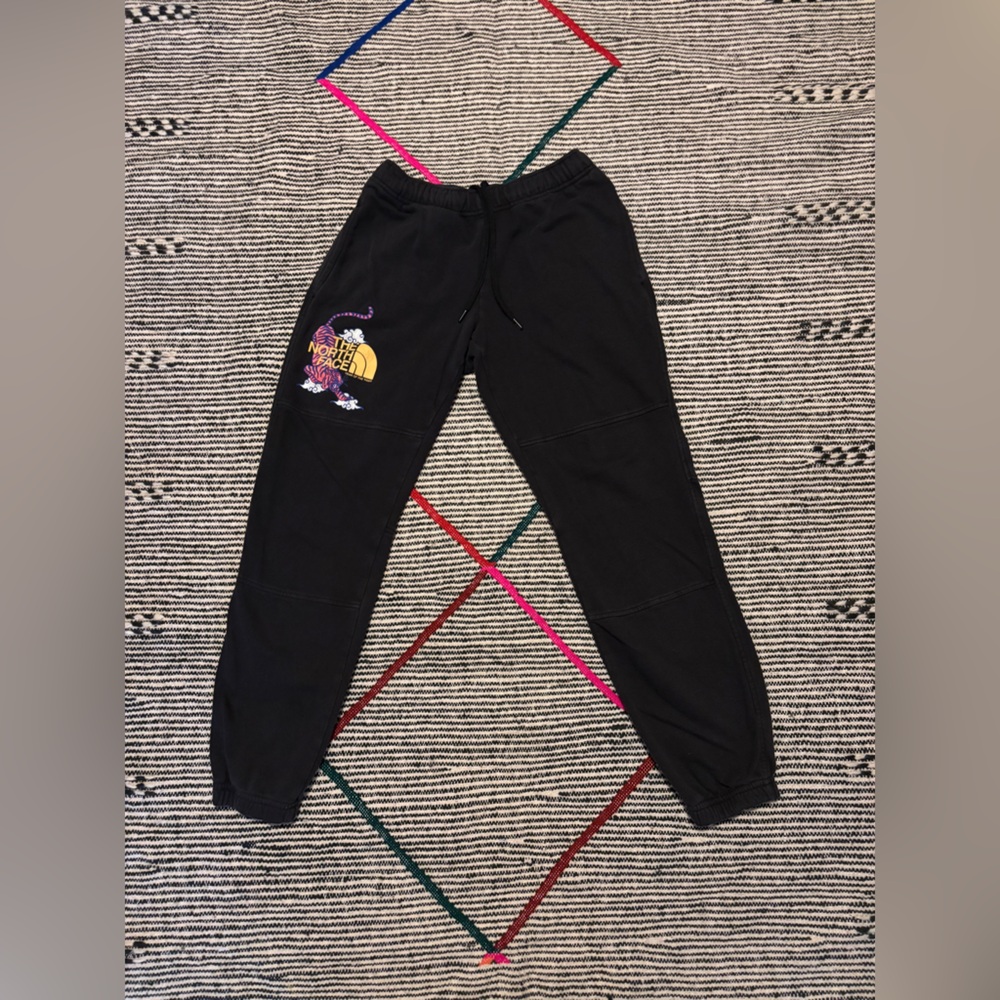 Men's The North Face Black Tiger Graphic Sweatpants
